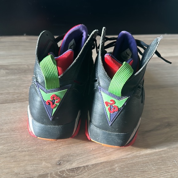 Air Jordan Marvin Martians - Picture 2 of 5